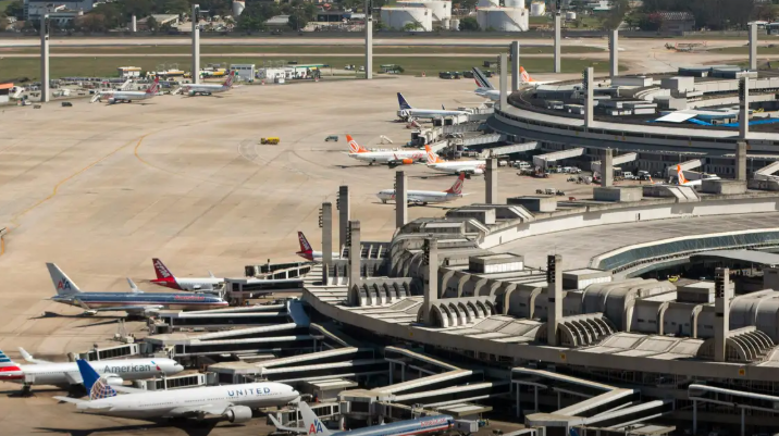 Movimento nos aeroportos brasileiros cresce 10% em 2025