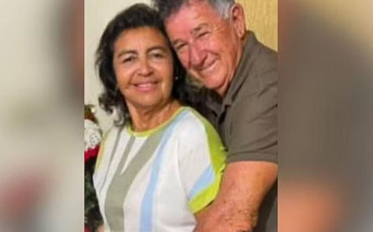 Casal morre após batida entre carro e caminhão na BR-020 em Goiás