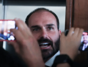 Moraes marca depoimento de Eduardo Bolsonaro em processo no STF