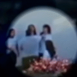 Em Goiás, mulher bate em aluna que teria brigado com a filha dela na porta de escola