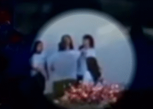 Em Goiás, mulher bate em aluna que teria brigado com a filha dela na porta de escola