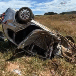 Motorista morre e esposa fica ferida em acidente em Caldas Novas