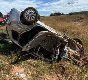 Motorista morre e esposa fica ferida em acidente em Caldas Novas