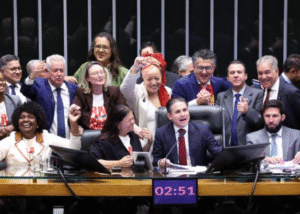 Câmara aprova, em dois turnos, PEC pelo fim da escala 6×1