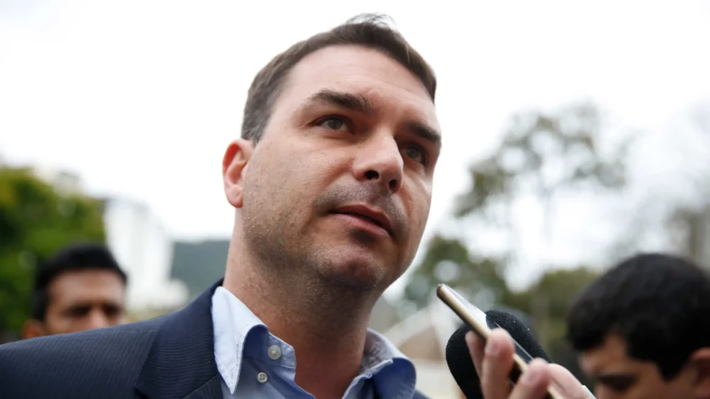 Flávio confirma encontro com Vorcaro após banqueiro ter sido preso