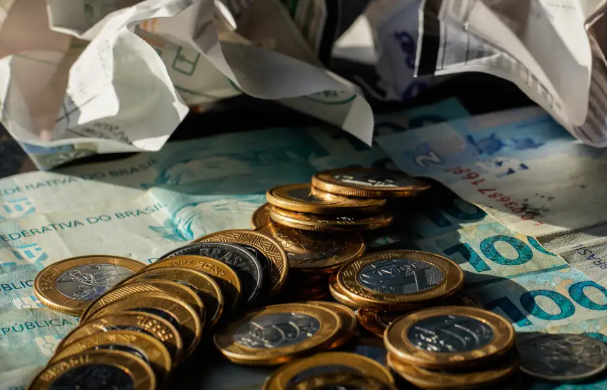 Economia cresce 0,7% em maio, puxada por consumo das famílias, diz FGV