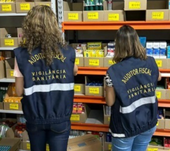 Mulher é morta e filha é baleada dentro de casa; companheiro é suspeito