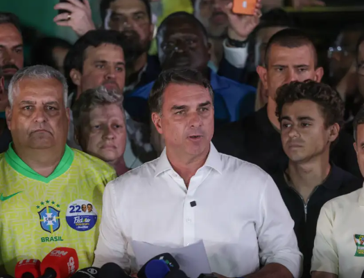 Flávio Bolsonaro diz que vai tentar anular as eleições para presidente