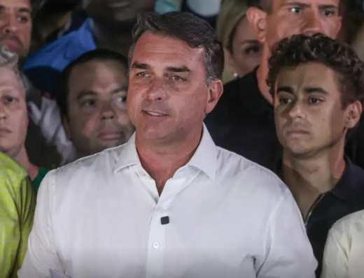 Em carta golpista, Flávio agradece Milei e Trump por apoio para fuga